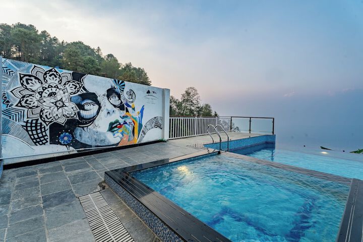 Pool 15 of 29