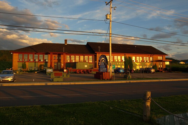 Exterior of Auberge Internationale La Vieille École