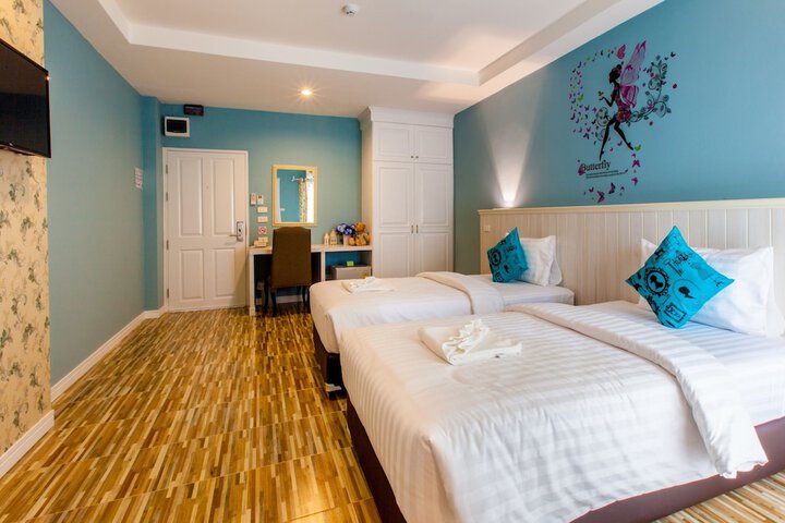 Room 33 of 60