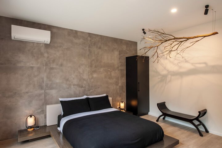Room 7 of 33