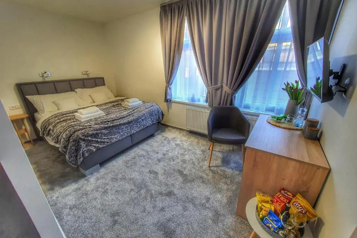 Room 7 of 25