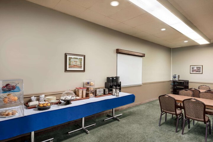 Breakfast/Coffee Service 39 of 50