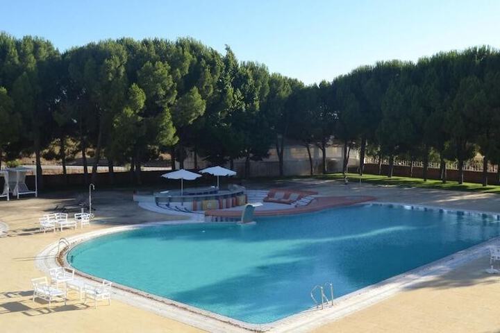 Pool 17 of 28