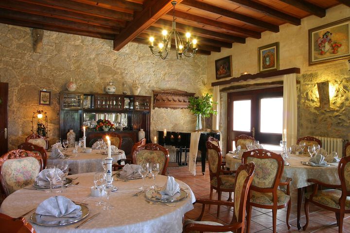 Dining 75 of 103