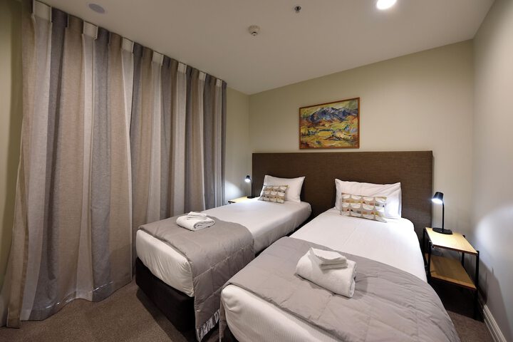Room 27 of 141