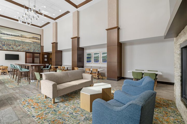 Entrance & Lobby