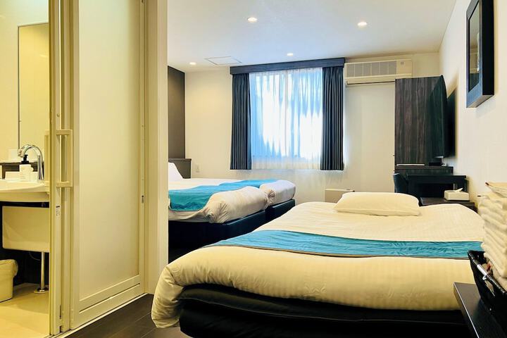 Room 13 of 23
