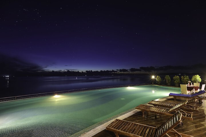 Pool Hotel