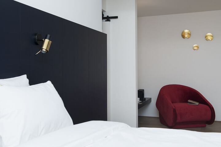 Room 10 of 30