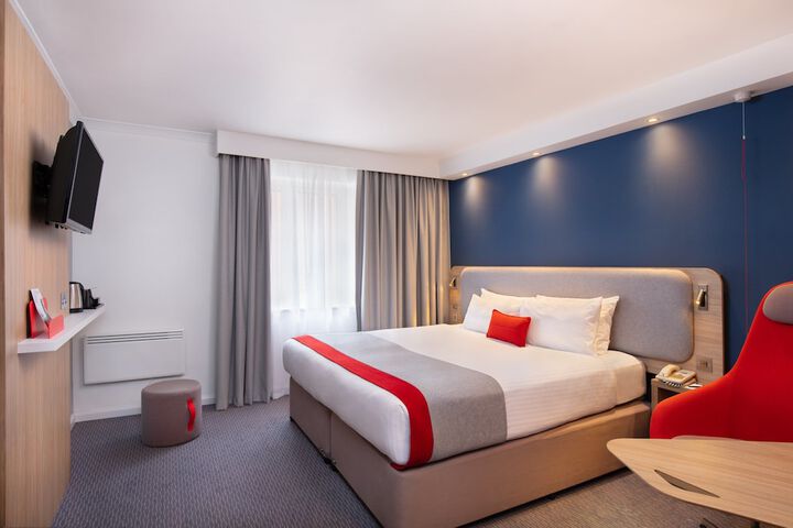 Room 5 of 28