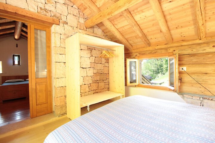 Room 6 of 39