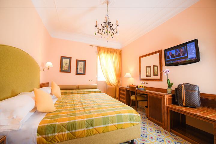 Room 8 of 150