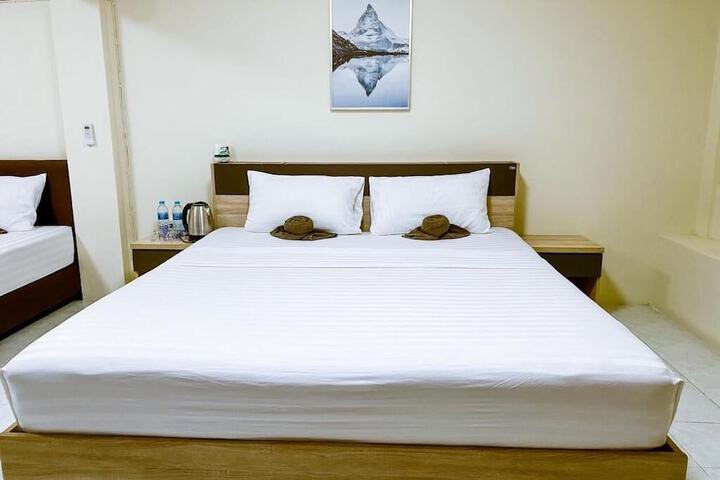 Room 6 of 37