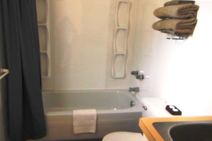 Room 2 of 5