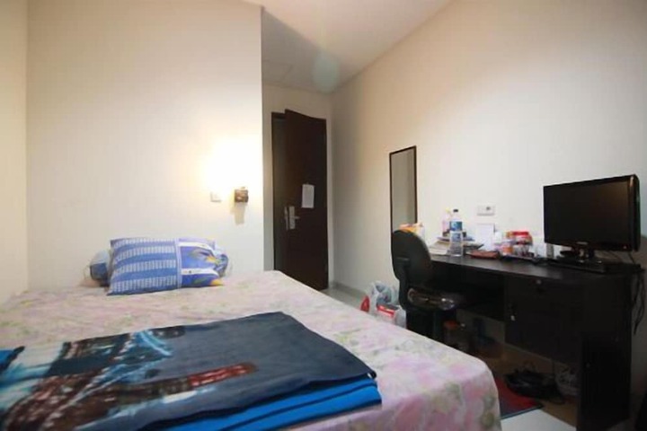 Room 5 of 16