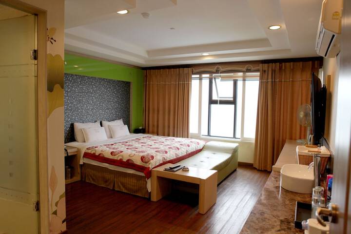 Room 16 of 33