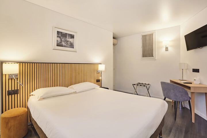 Room 7 of 28