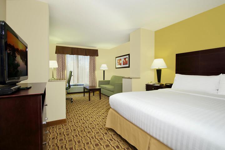 1 King Bed (6 of 6)