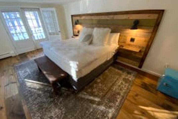 Farmhouse 4 Luxury Suite 1 Bedroom (1 of 10)