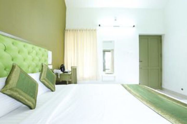 Room 32 of 53