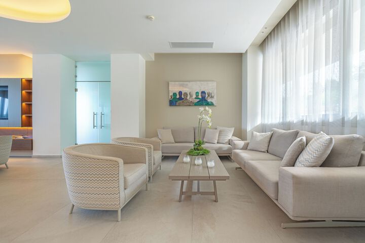 Entrance & Lobby