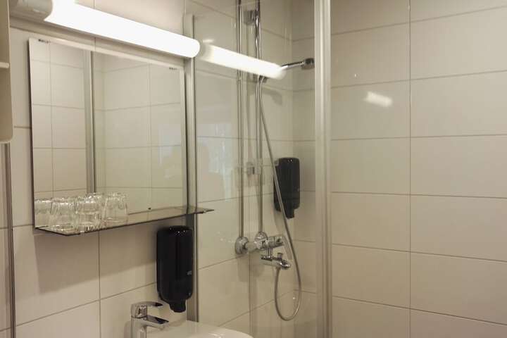 Room 10 of 36