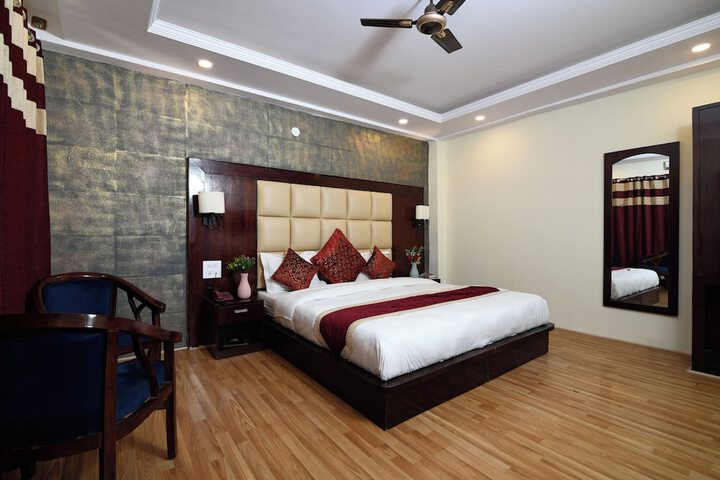 Room 5 of 25