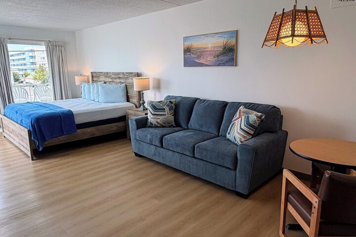 Room 4 of 20