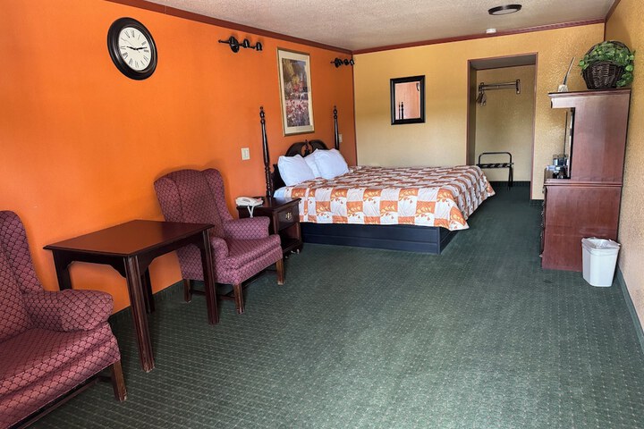 Room 4 of 27