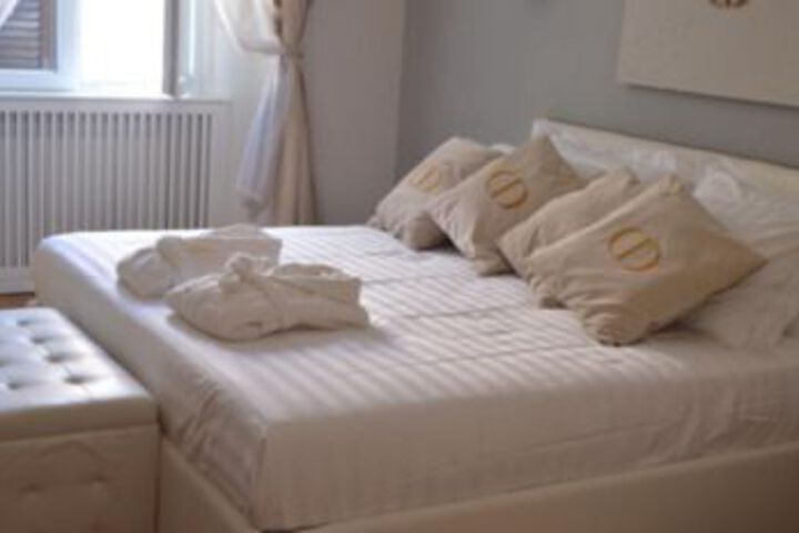 Room 12 of 25