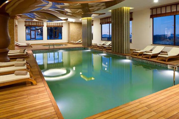 Hotel Pool