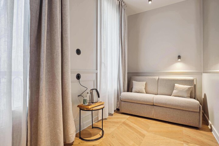 Room 6 of 14