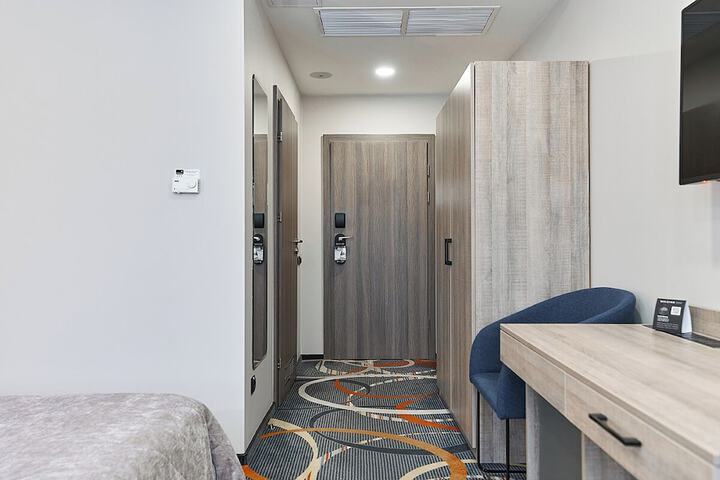 Room 26 of 124