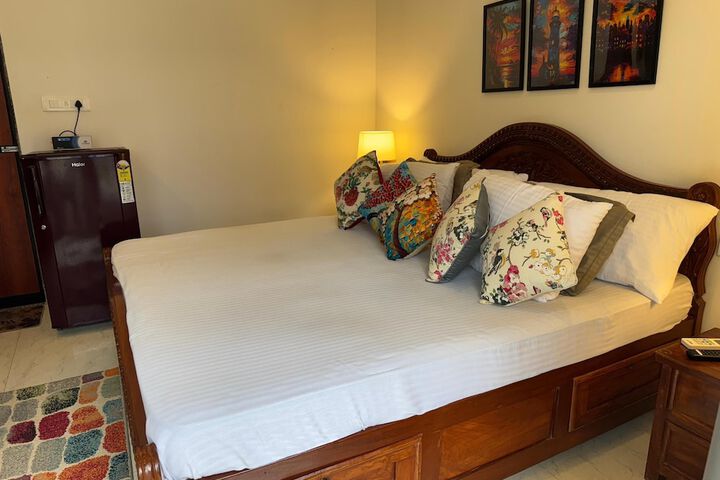 Room 9 of 16