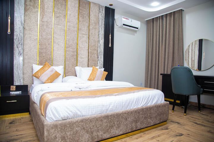 Room 8 of 39