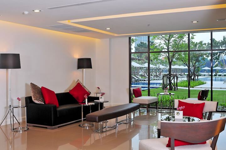 Entrance & Lobby