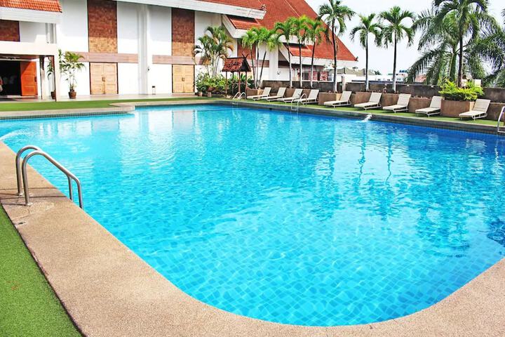 Pool Hotel