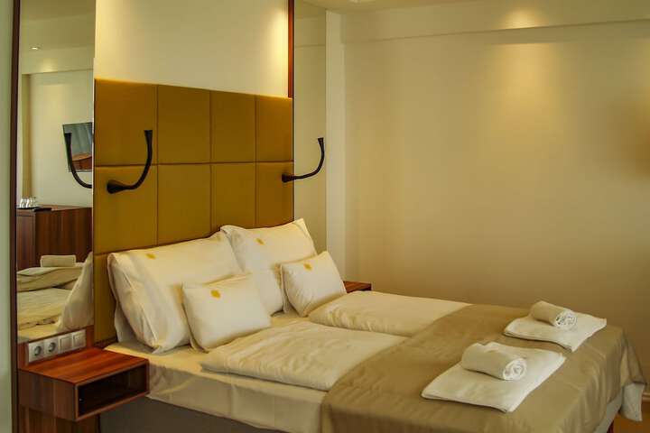 Room 4 of 65