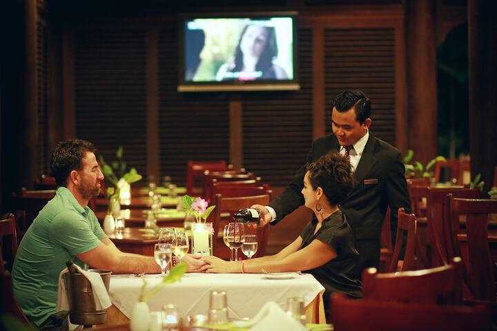 Dining 54 of 64