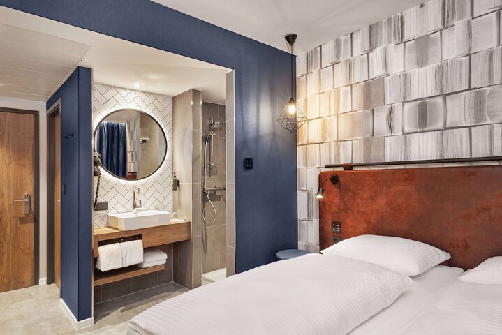 Room 16 of 26