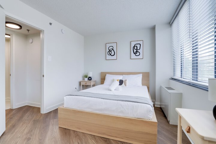 Room 12 of 198