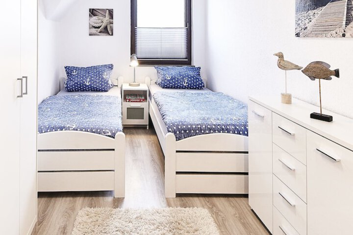 Room 4 of 18