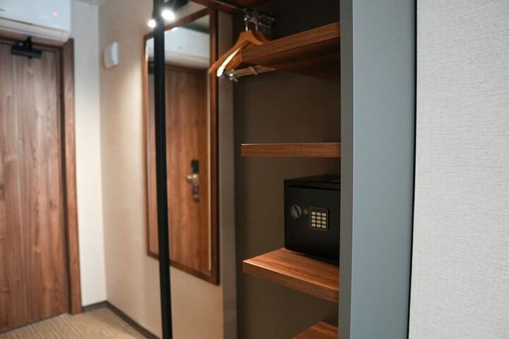 Room 11 of 67