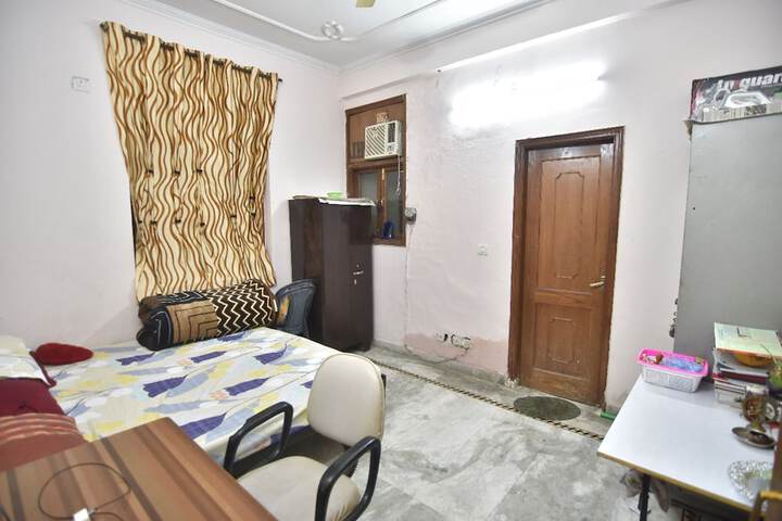 Room 3 of 6