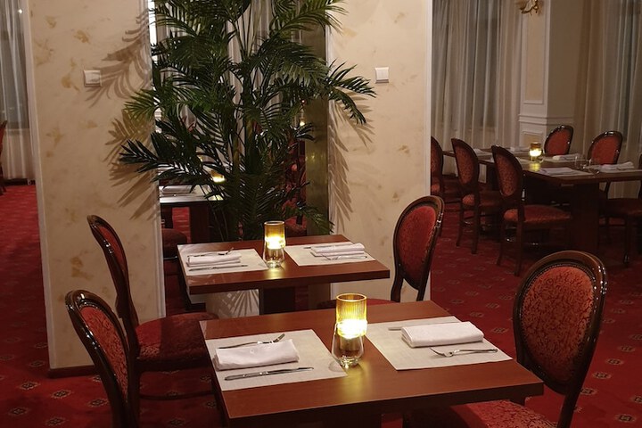 Dining 26 of 28