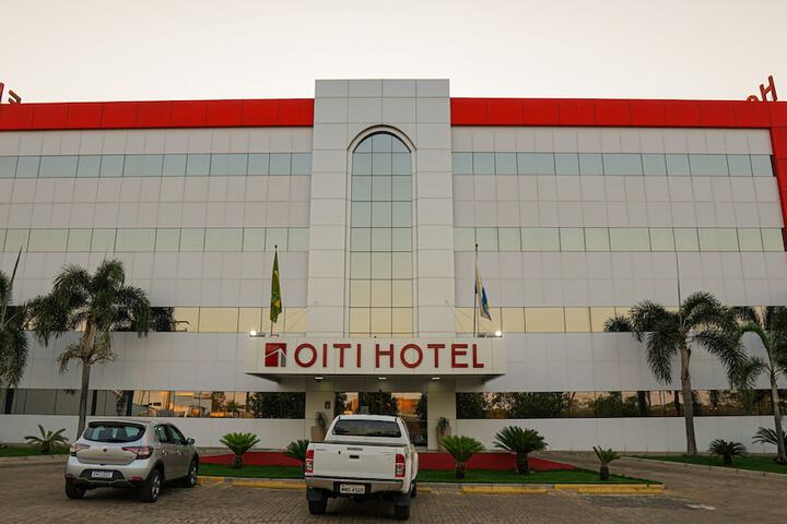 Exterior of Oiti Hotel