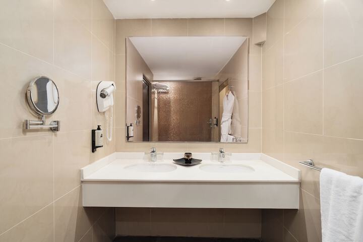 Room 85 of 184