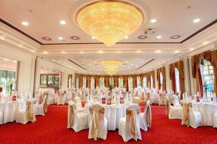 Ballroom/Hall 41 of 48