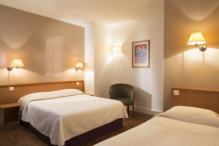Room 4 of 33