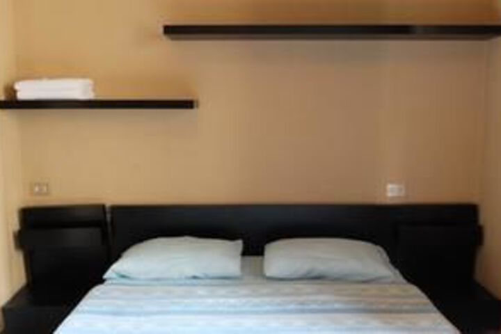 Room 7 of 11